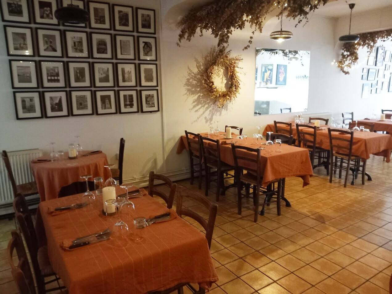 HEREFORD CITY CENTRE - WELL-ESTABLISHED RESTAURANT OPERATED ON LIMITED HOURS AND CLOSE TO MAJOR TOUR Photo 6