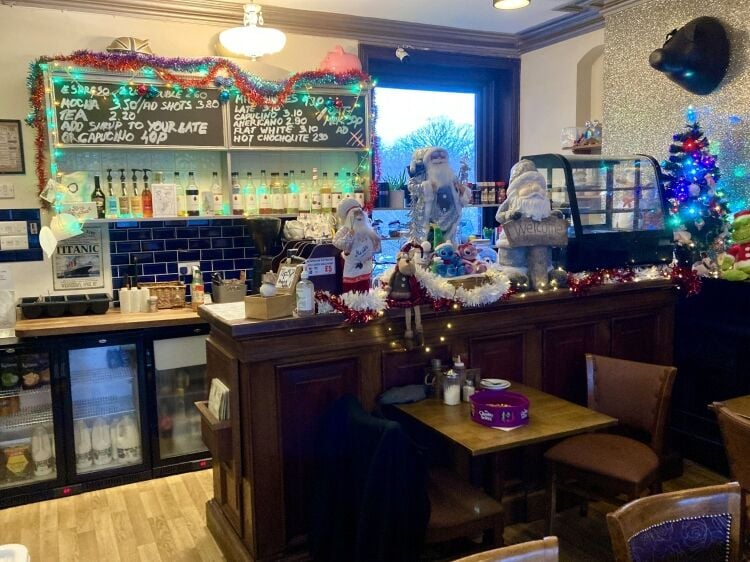 FREEHOLD LICENSED CAFÉ/COFFEE SHOP, 3 BEDROOM MAISONETTE, & 2 BEDROOM APARTMENT OFFERING INVESTMENT PROPERTY AND DEVELOPMENT OPPORTUNITY Photo 6