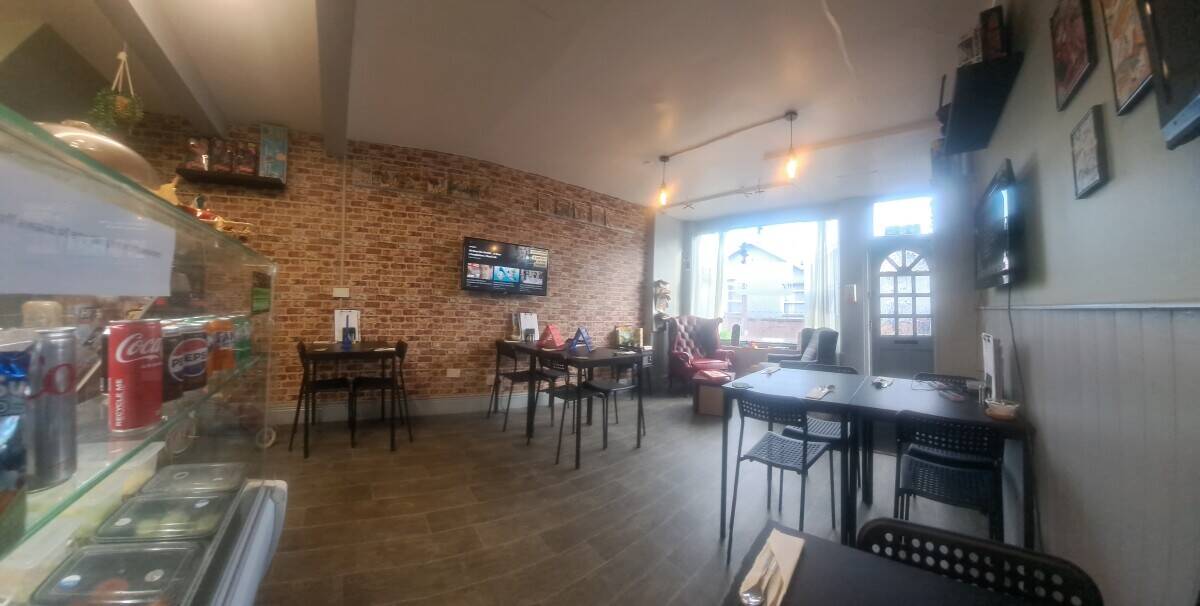 Cafe for sale in town centre Photo 6
