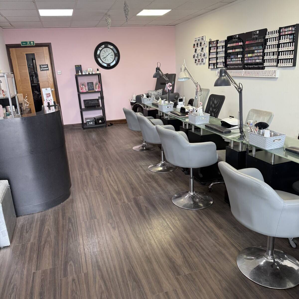 Beauty salon for sale in Poole Photo 6