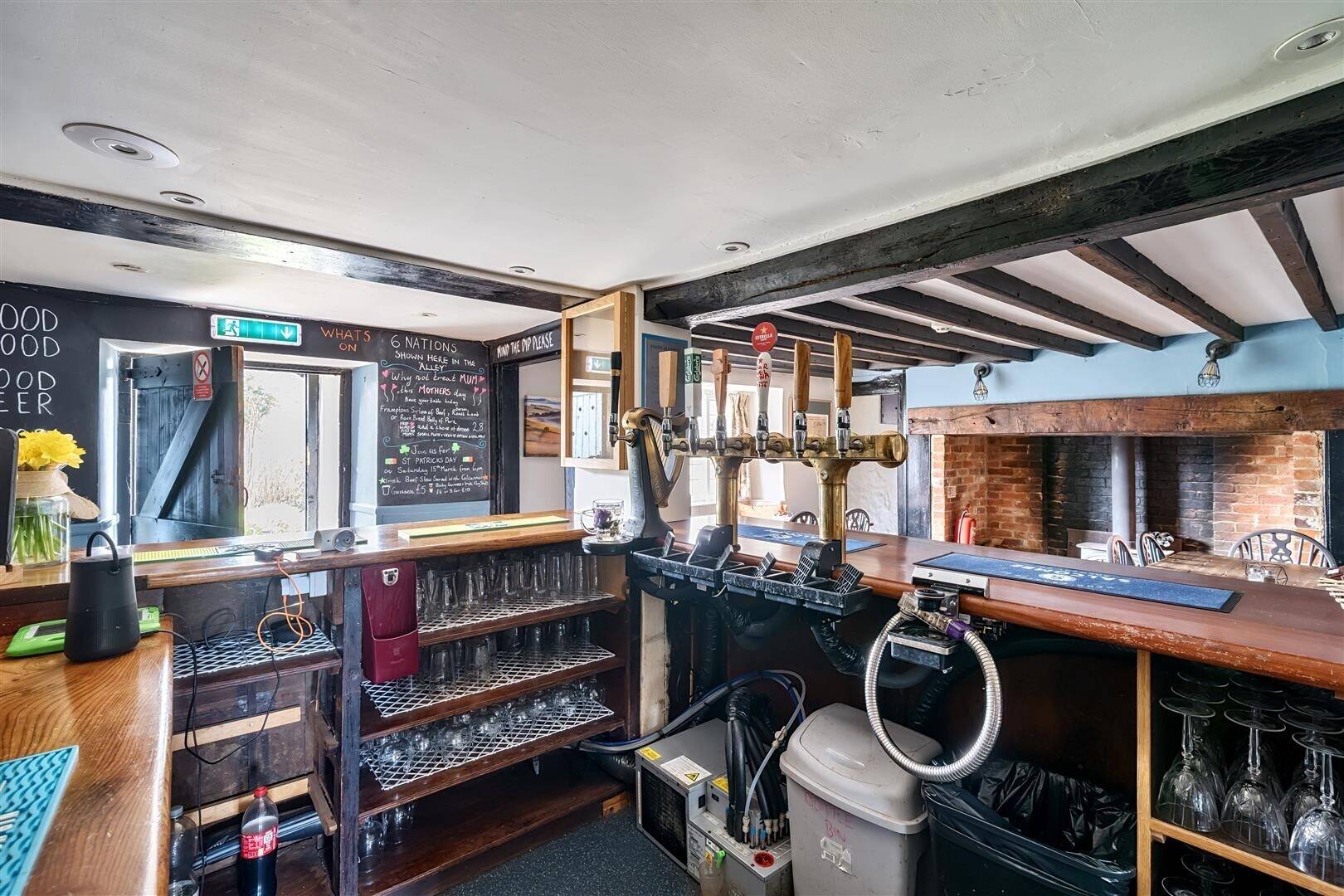 Thatched Dorset Country Freehouse With 3 Bedroom Accommodation, Near Bridport