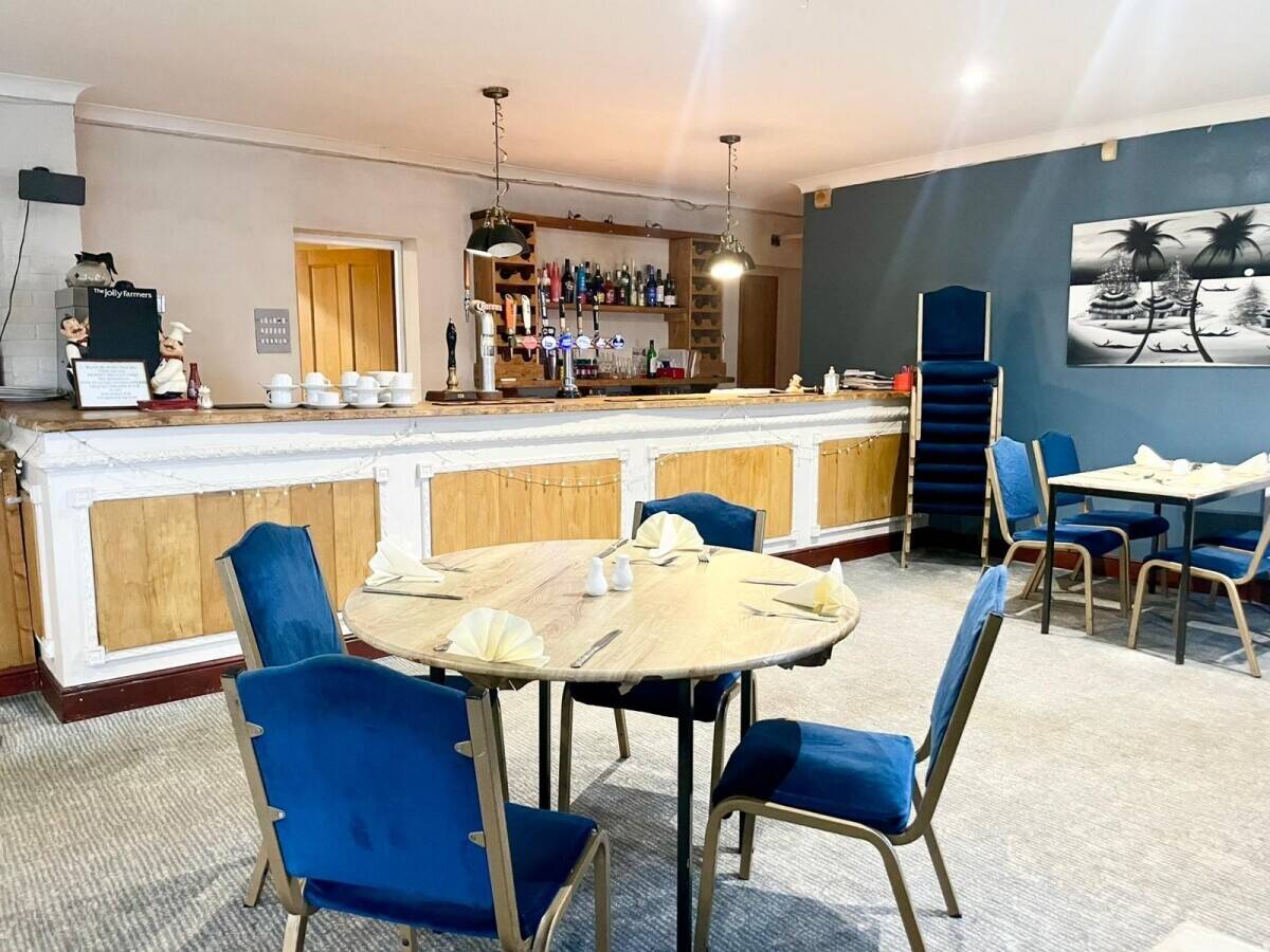 NORFOLK - 4 BEDROOM FOOD-LED PUB WITH LARGE BEER GARDEN AND CAR PARK