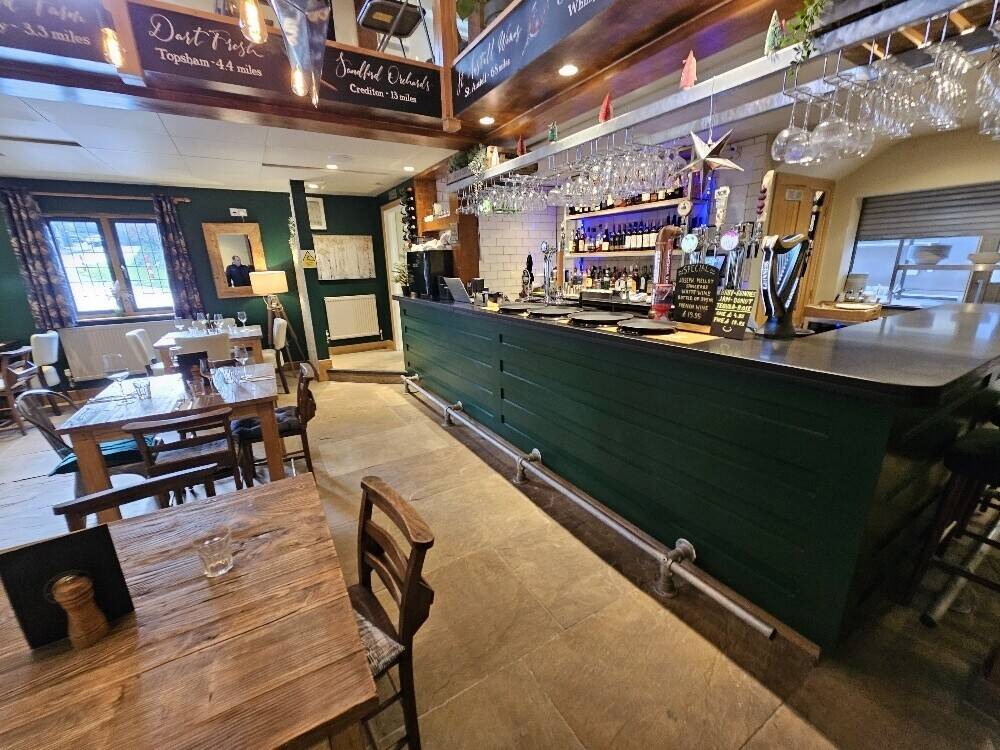 Stunning East Devon Village Free Of Tie Pub & Restaurant With 2 Bedroom Apartment. Sales Of £400,000