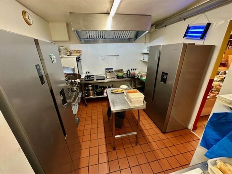 LEASEHOLD
LIC. ITALIAN CAFE/DELI RESTAURANT