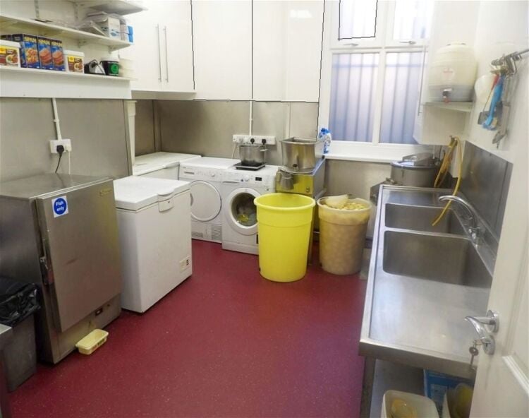 Freehold fish & chip shop with duplex apartment, Cleckheaton Photo 6