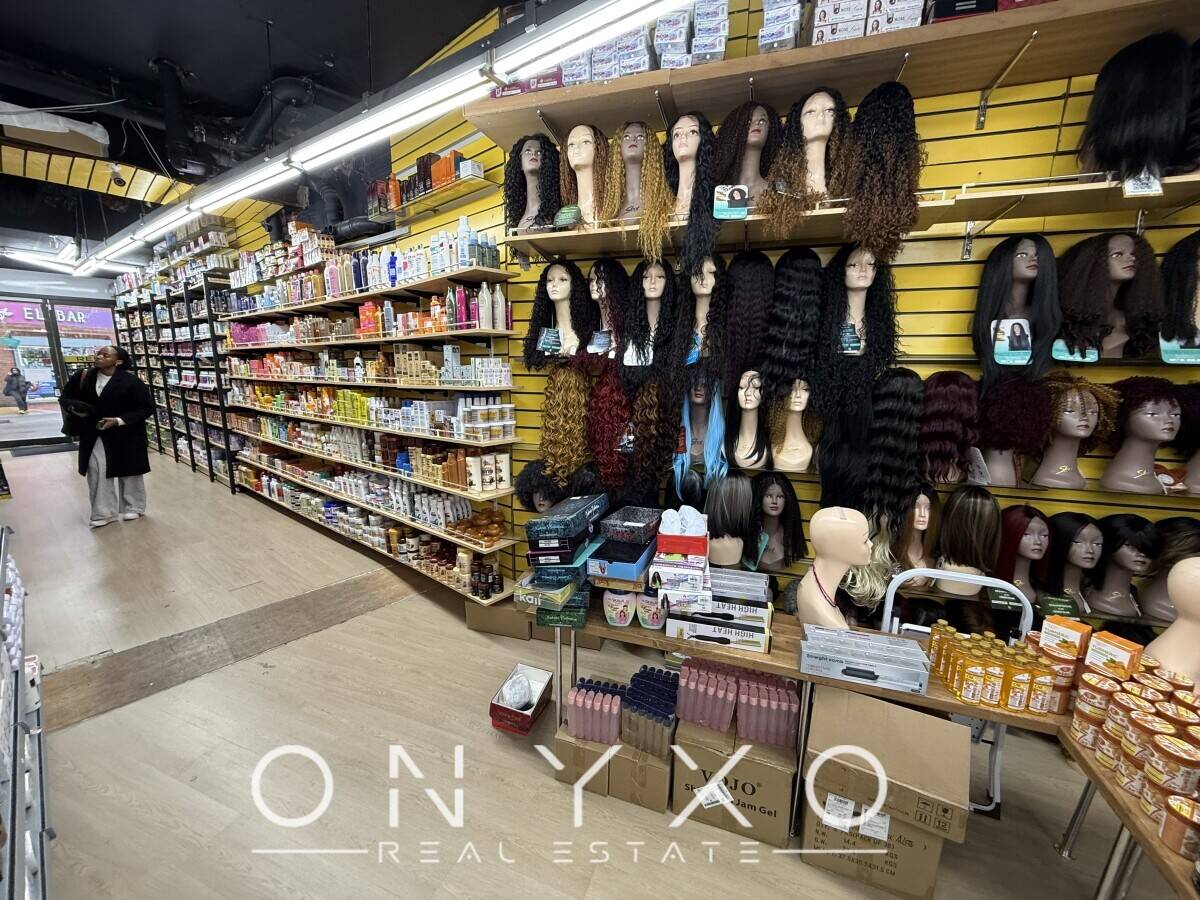 Retail Unit suitable for variety of uses in Reading Photo 4