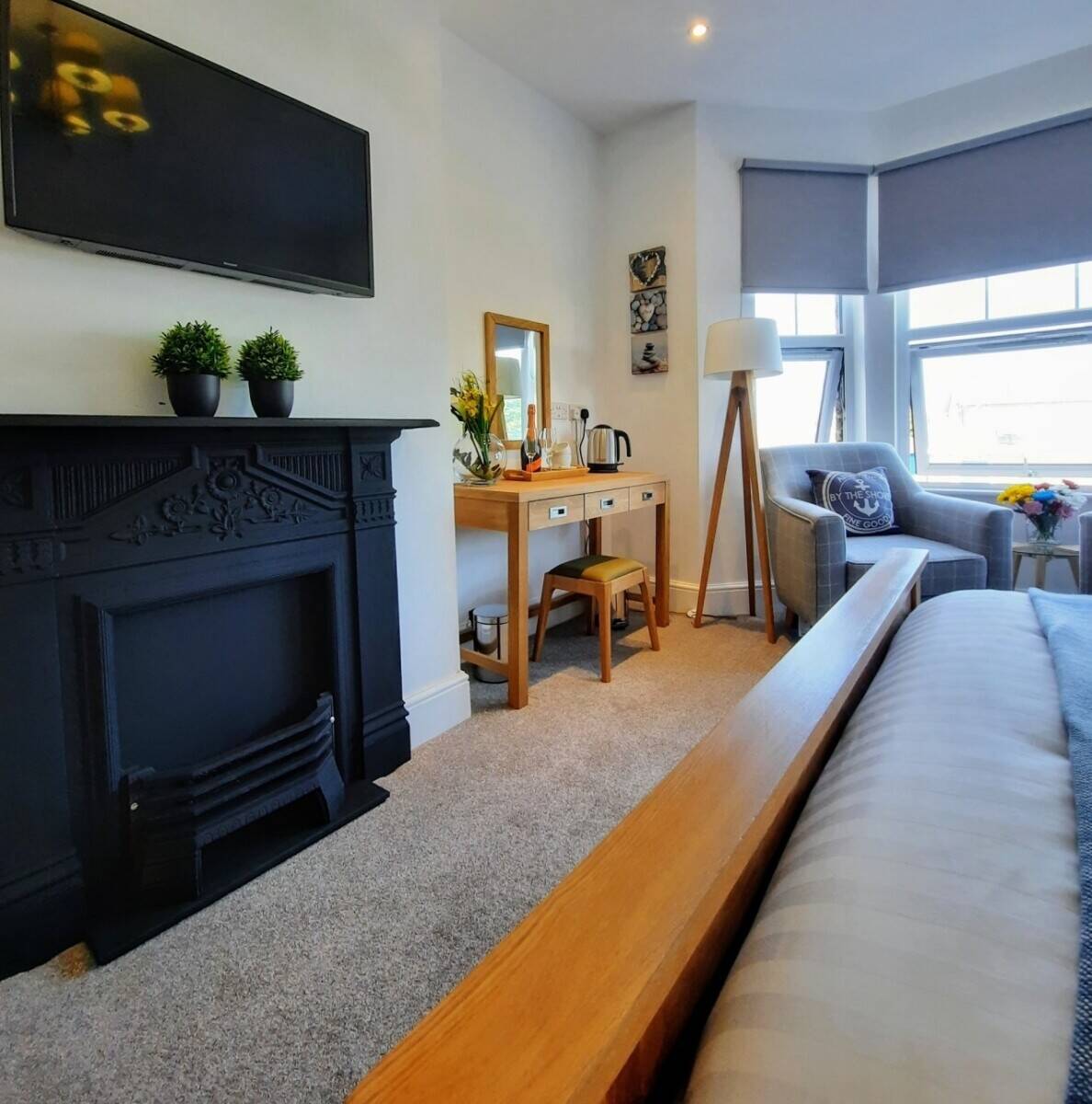 ESSEX - HIGH QUALITY FIVE BEDROOM GUEST HOUSE Photo 6