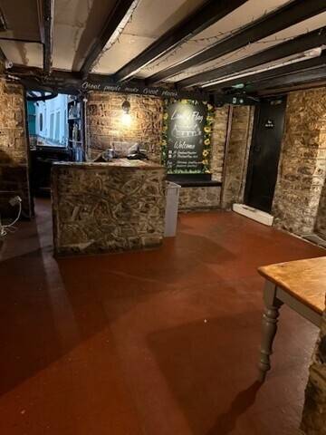 VALE OF GLAMORGAN – VILLAGE CENTRE FREEHOUSE Photo 6
