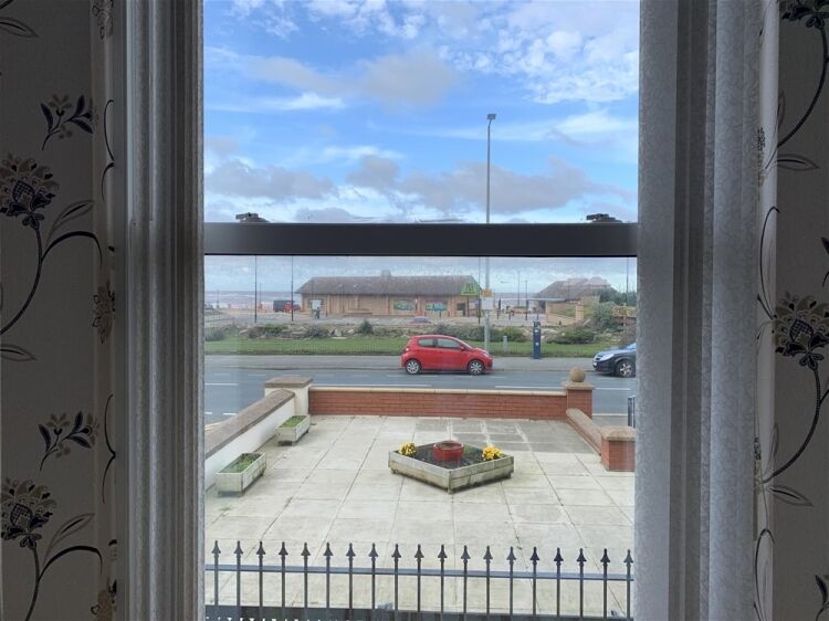 FREEHOLD LUXURY SELF CATERING HOLIDAY APARTMENTS ON RHYL SEAFRONT Photo 6
