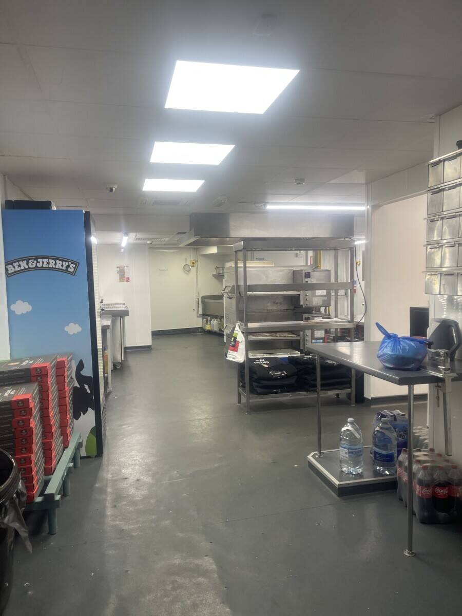 Franchise Herbies Pizza Store Photo 6