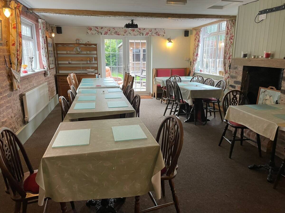 LINCOLNSHIRE - PUB AND RESTAURANT WITH SEPARATE DETACHED HOLIDAY LET Photo 6
