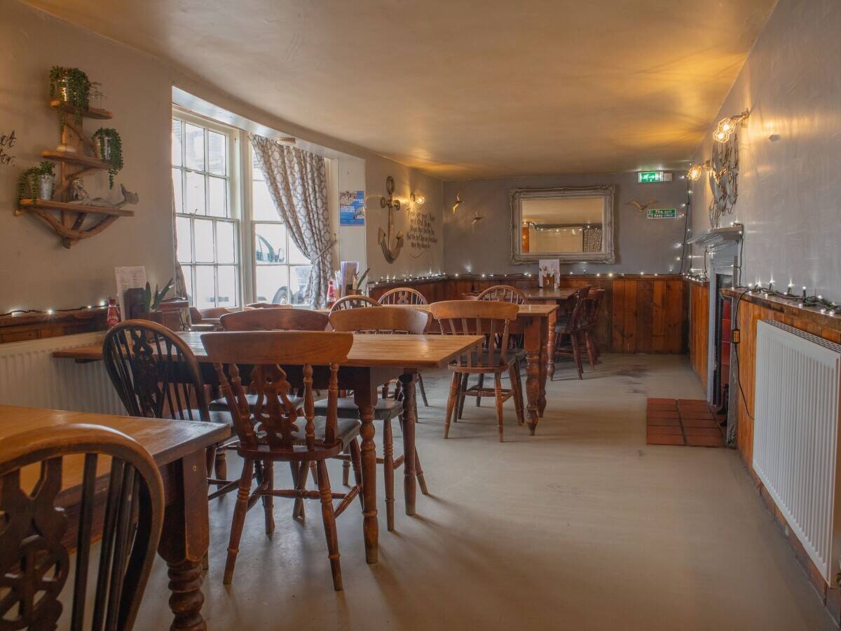 HAMPSHIRE - WELL REGARDED AND LUCRACTIVE PUBLIC HOUSE IN SOUTHAMPTON Photo 6
