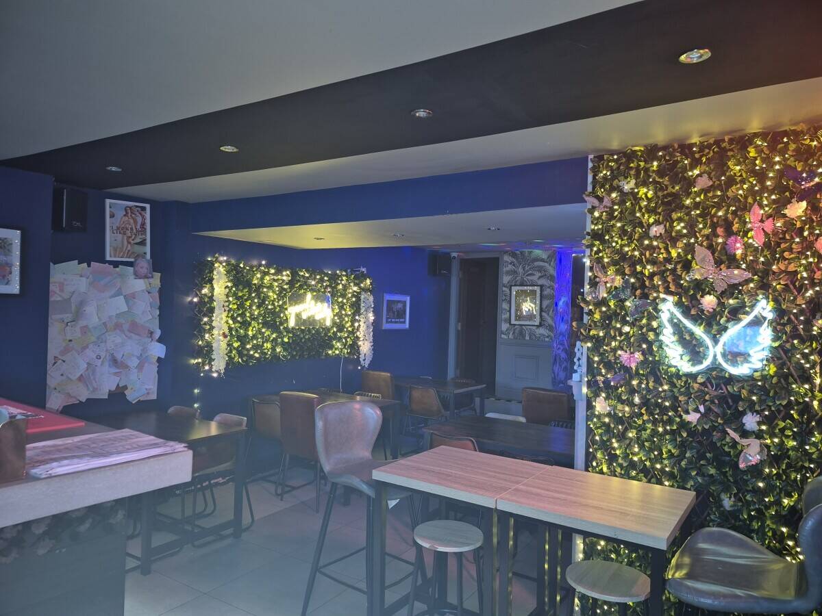 Cocktail bar for sale in Guisborough High Street Photo 6
