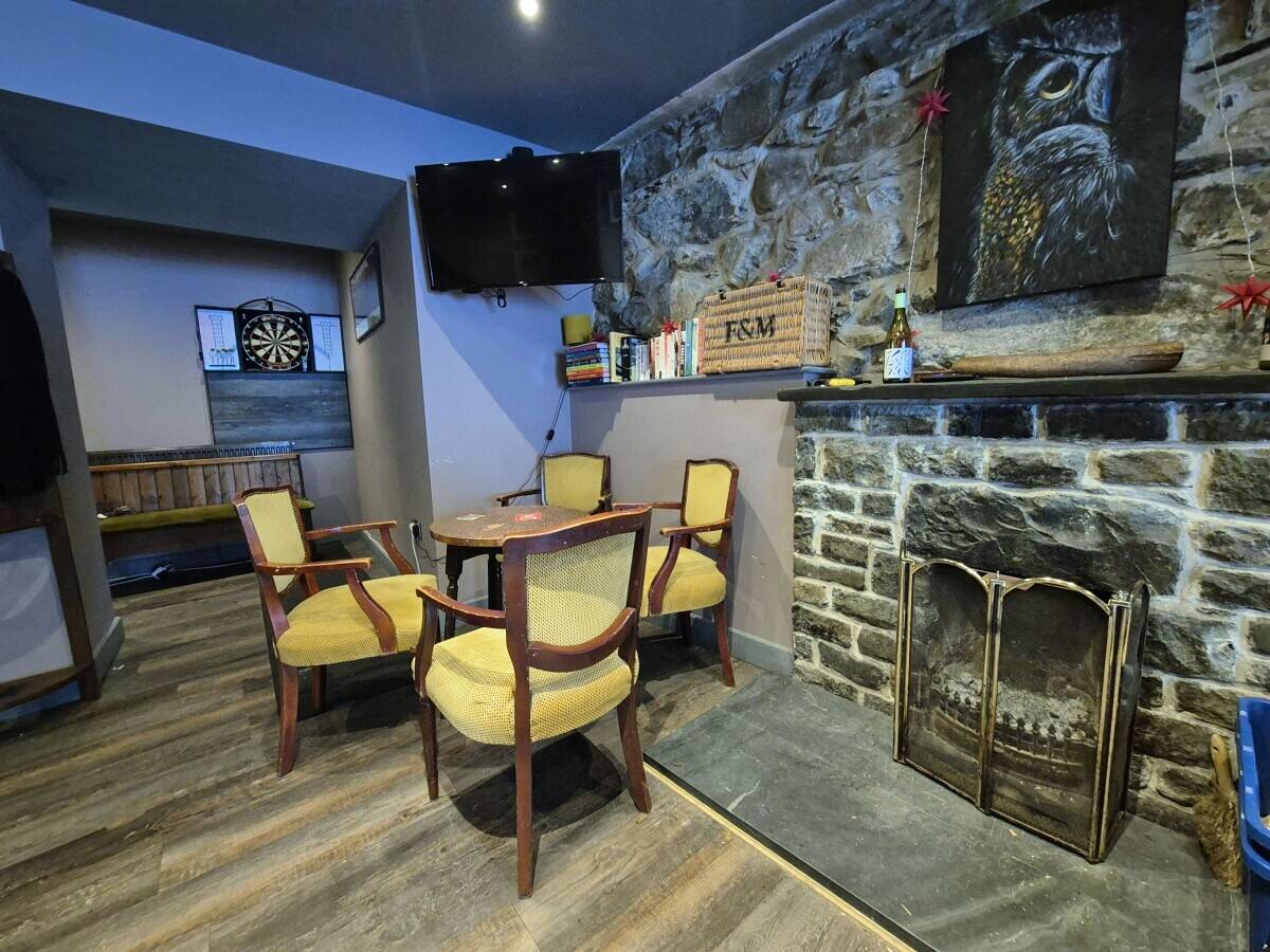 GWYNEDD - REFURBISHED PUBLIC HOUSE WITH EIGHT LETTING ROOMS Photo 6