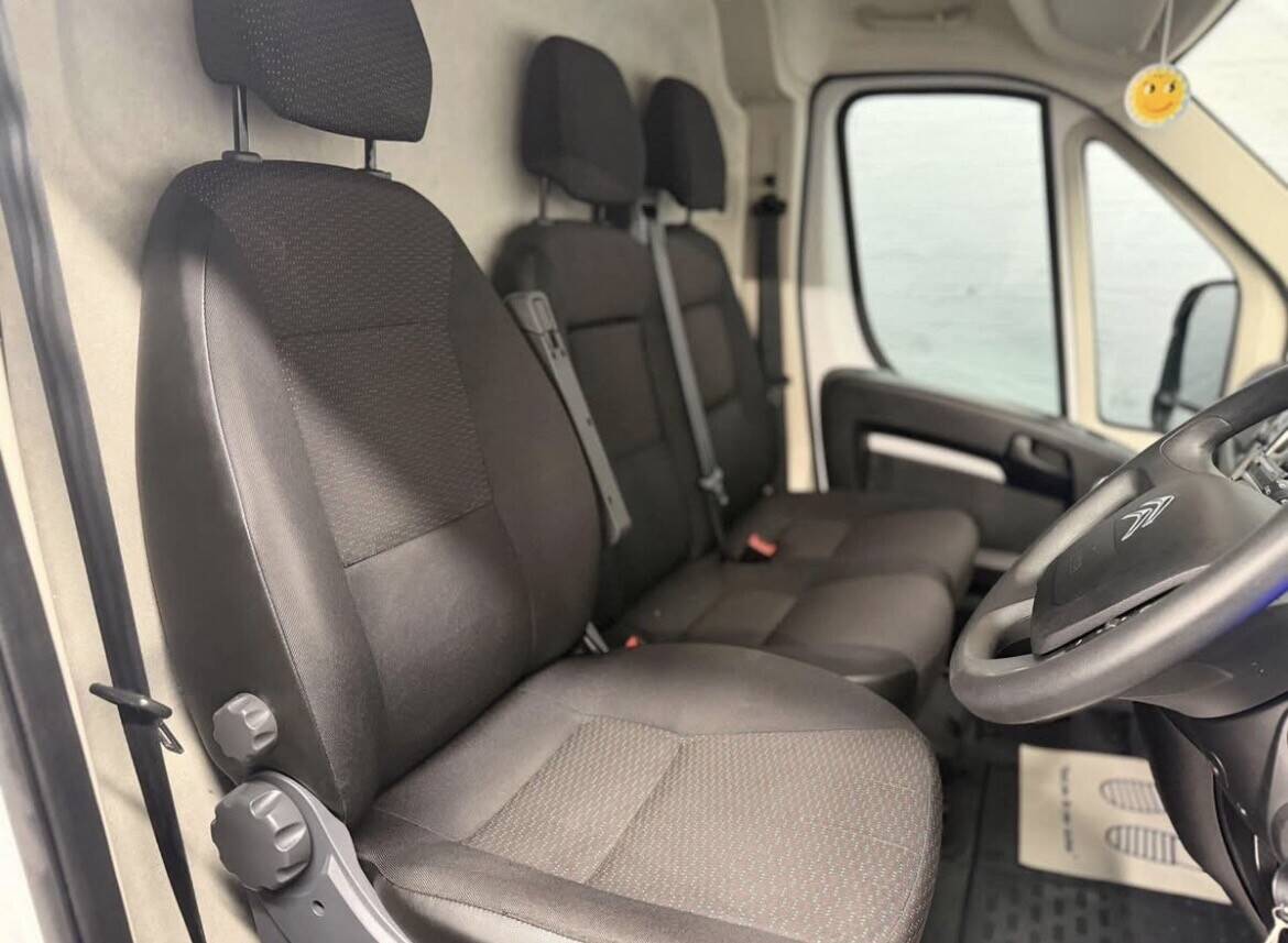 Mobile barber van Photo 6