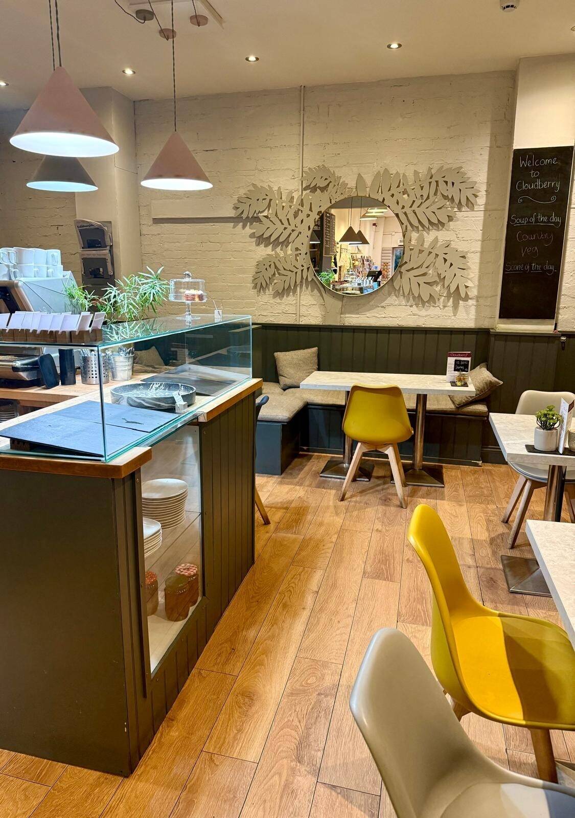 Beautifully Presented Gift and Coffee Shop in the desirable Edinburgh suburb of Barnton (ref 1796)