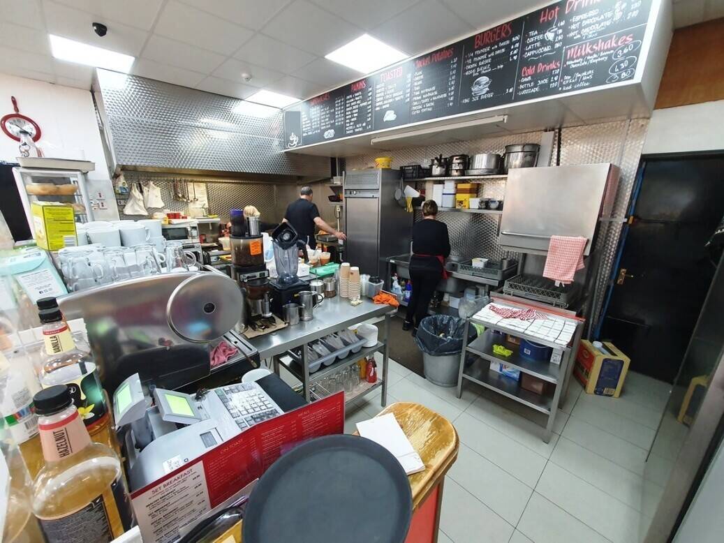 CAFÉ FOR SALE IN GREENWICH, LONDON - FULL A3 & ALCOHOL LICENCE (2300)