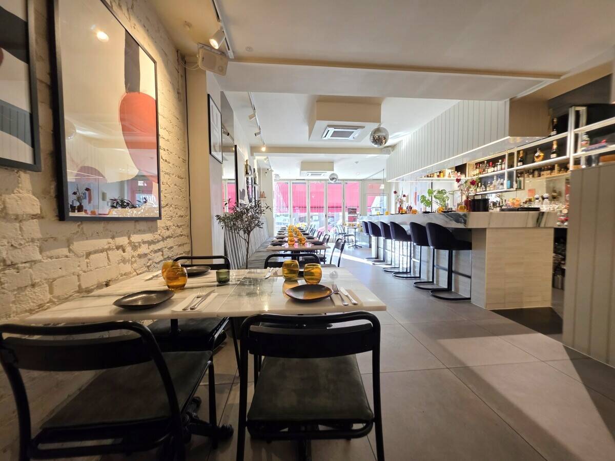 RESTAURANT & BAR