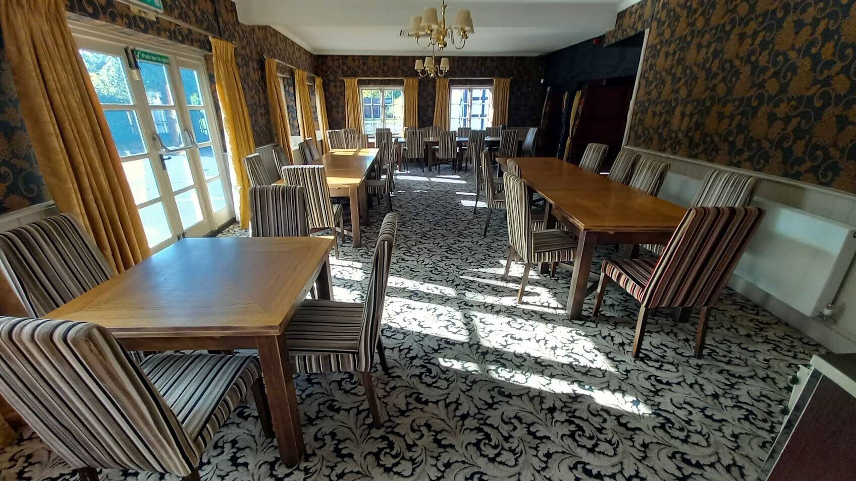 HEREFORDSHIRE – 17TH CENTURY BLACK AND WHITE VILLAGE INN