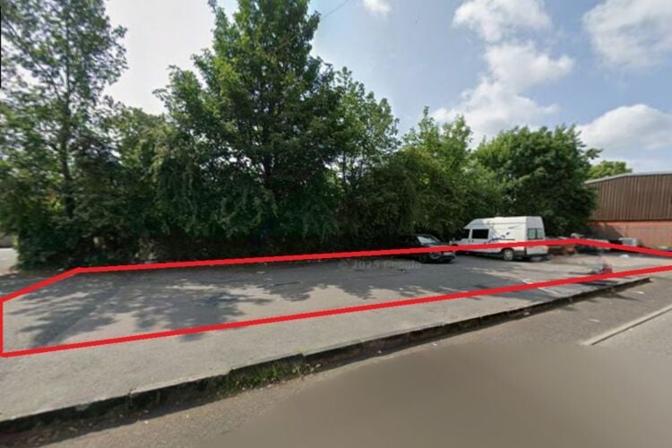 Versatile Plot Of Land For Lease Photo 6