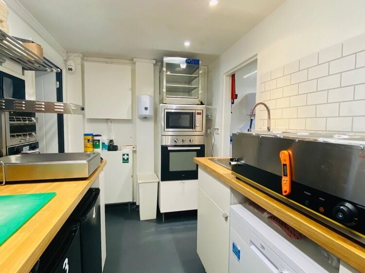 Leasehold Modern BBQ Street Food Takeaway Located in Kimberly, Nottingham