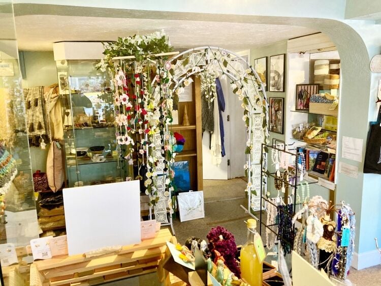 INVESTMENT PROPERTY OPPORTUNITY WITH ACCOMMODATION OR RETAIL PREMISES Photo 6