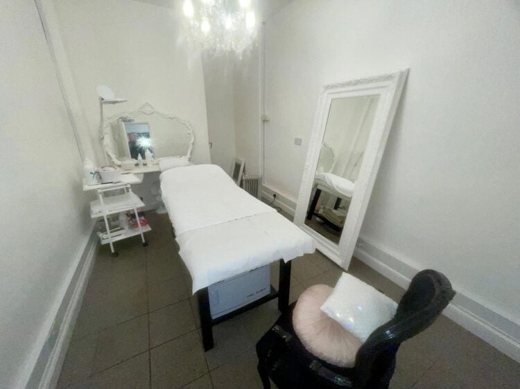 Established Leasehold Beauty Salon Located In St Austell Photo 6
