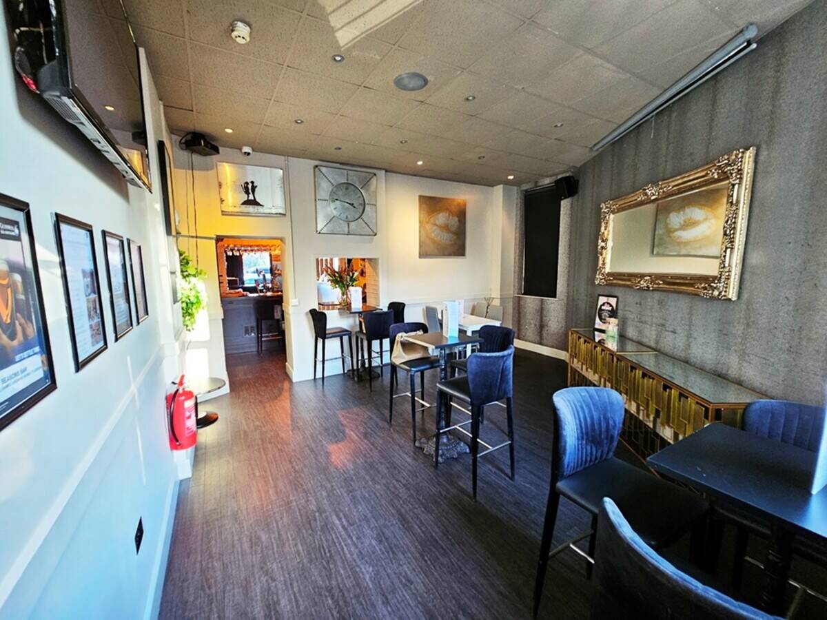FUNCTION & EVENTS VENUE FOR SALE IN EAST LONDON Photo 6