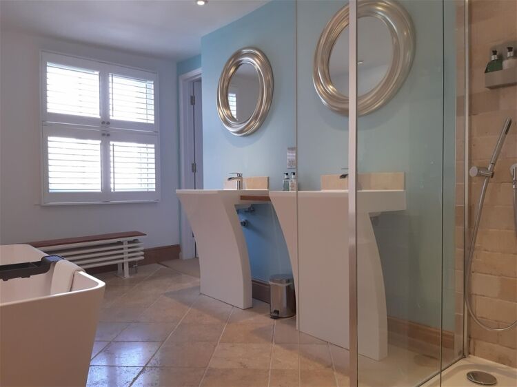 9 Bedroom Boutique Hotel situated in Dartmouth For Sale in Dartmouth Photo 6