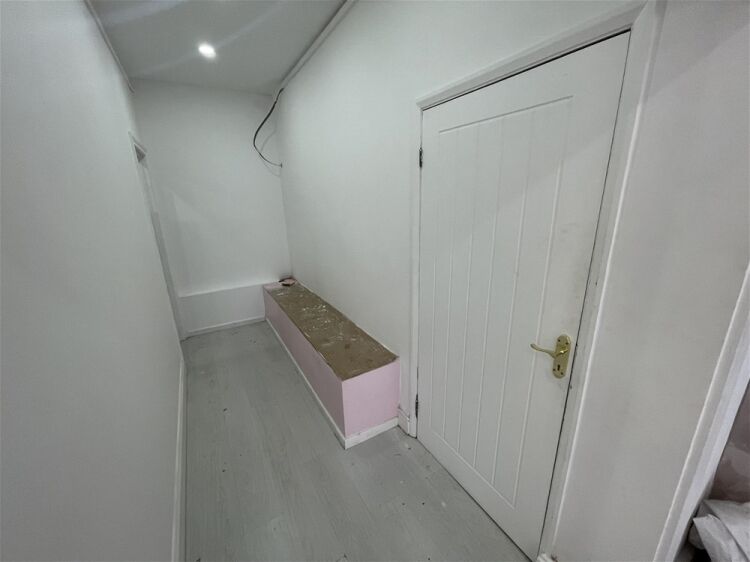 Town Centre retail premises to let For Sale in Newton Abbot Photo 6