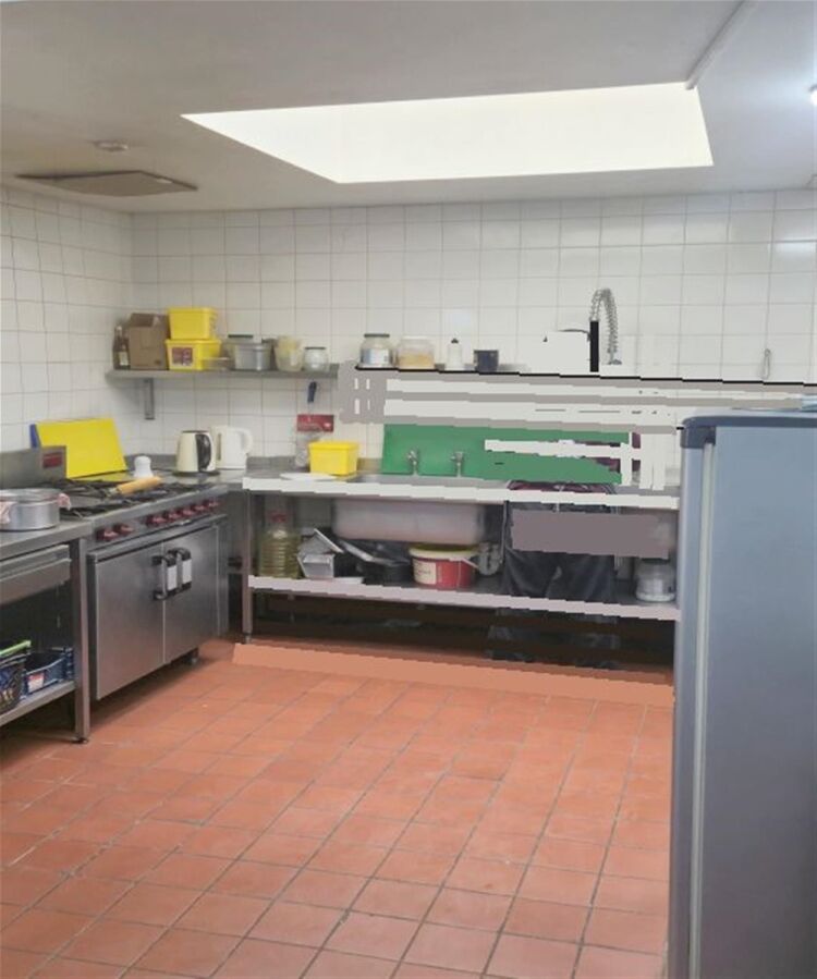 Freehold fish & chip shop with flat, central Gainsborough Photo 6