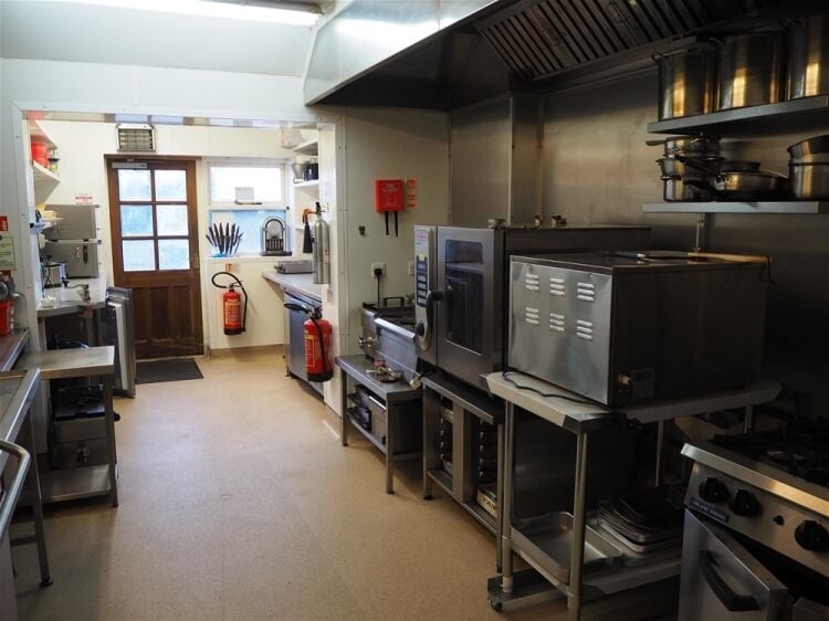 Licenced Trade, Pubs & Clubs For Sale in Burton Pidsea Photo 6