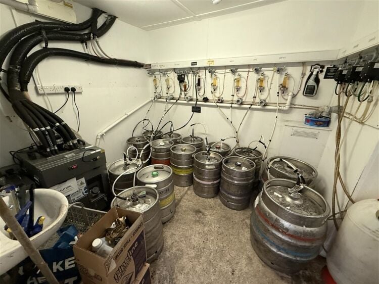 Traditional Thatched Public House For Sale in Honiton