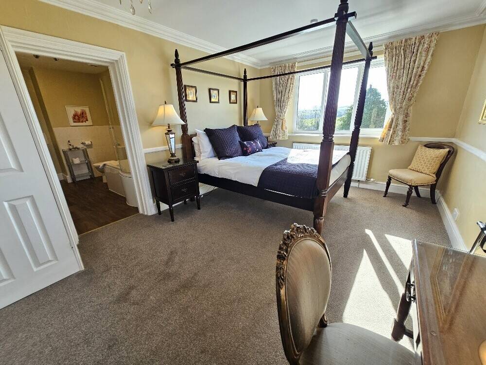 Exceptional Country House Bed & Breakfast With 8 Luxurious Letting Rooms & Spectacular Views