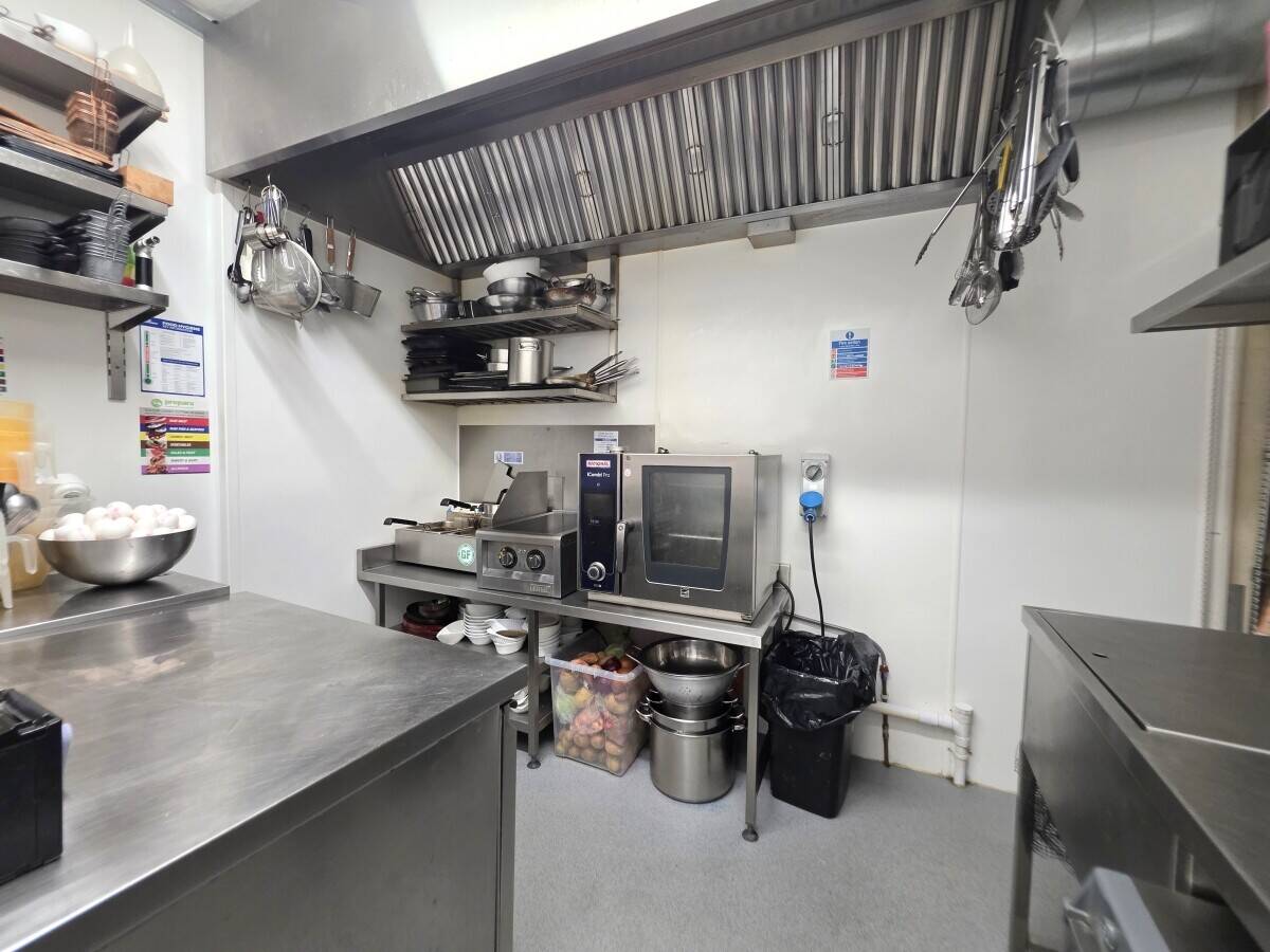 LICENCED CAFE Photo 6