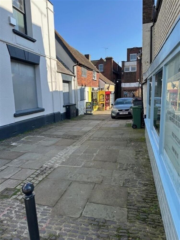 LEASEHOLD FRIED CHICKEN/BURGER TAKEAWAY Photo 6