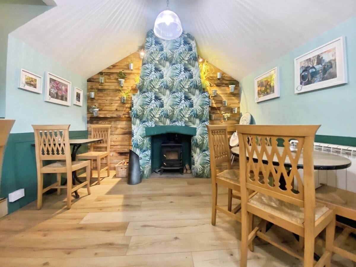 Café business For Sale – Indoor & Outdoor Seating – Low Rent – Alresford, Hampshire Photo 6