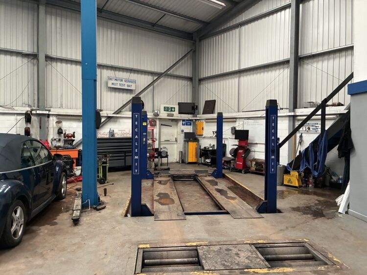 MOTOR VEHICLE M.O.T CENTRE SERVICING AND REPAIR WORKSHOP