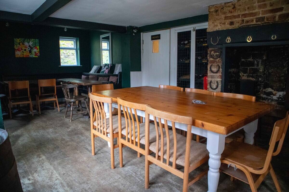 EAST SUSSEX - FREE-OF-TIE VILLAGE PUBLIC HOUSE TO LET Photo 6