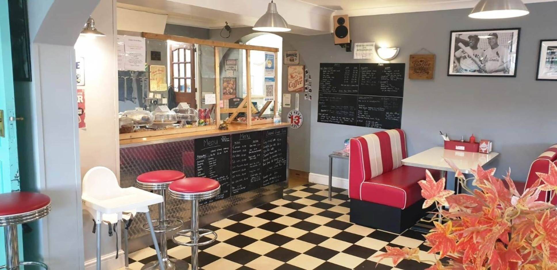 FREEHOLD DETACHED MOTEL & RESTAURANT FOR SALE IN MALDON, ESSEX. Photo 6