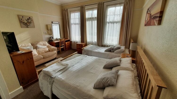 10 Bedroom Hotel With 2 Bedroom 2 Reception Owners Garden Flat