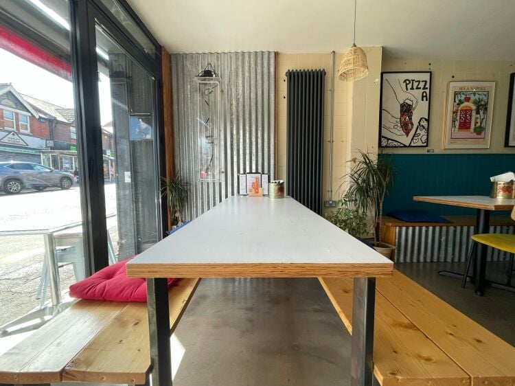 Superbly Presented Busy Pizza Business Photo 6