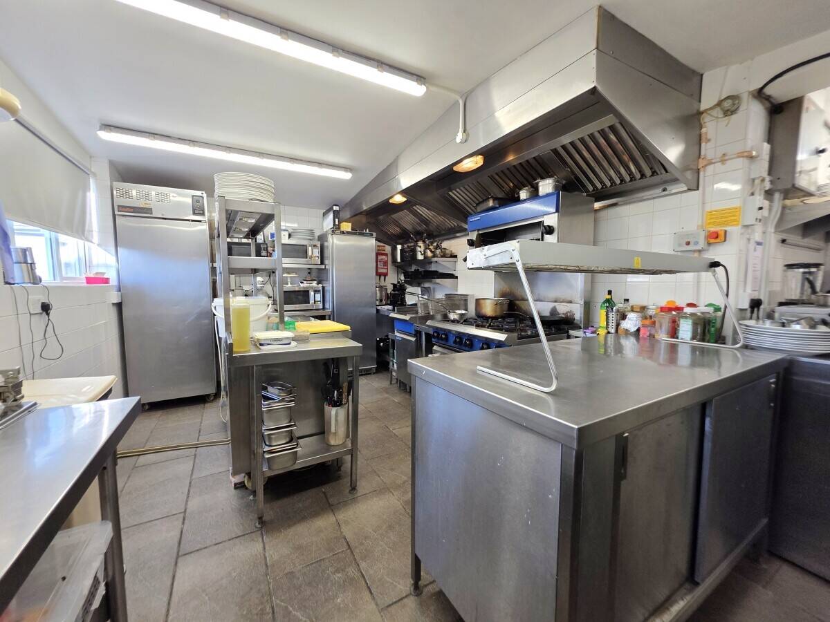 RESTAURANT AND GUEST HOUSE Photo 6