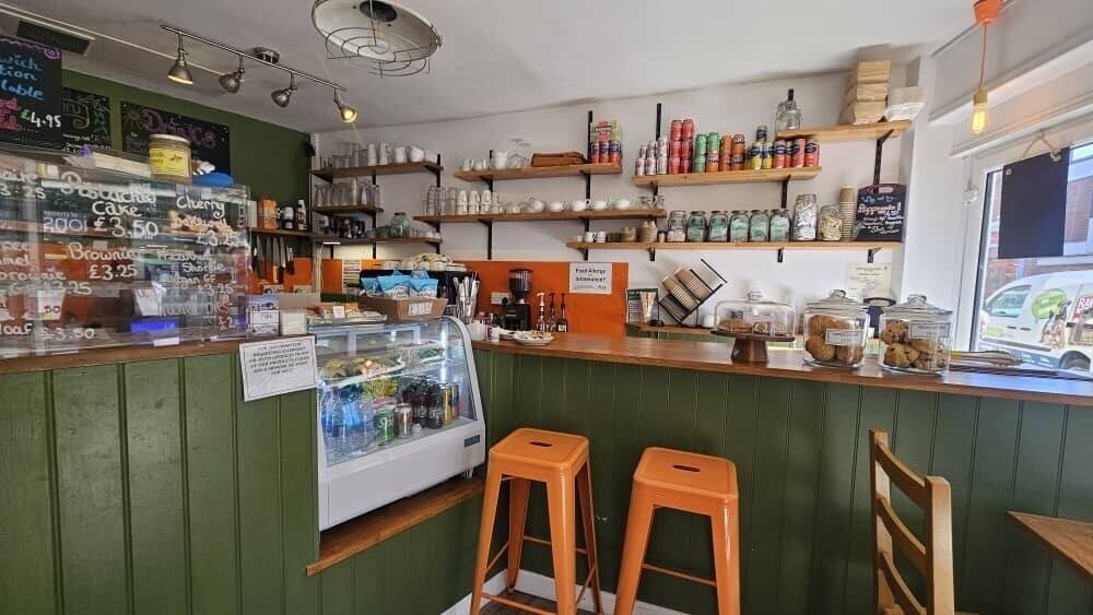 TRADITIONAL COASTAL CAFÉ IN BEAUTIFUL COASTAL TOWN
