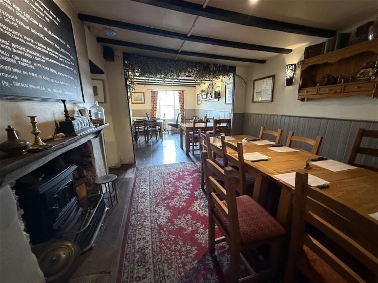 One of Devon’s Finest Waterside Freehouses For Sale in Dartmouth Photo 6