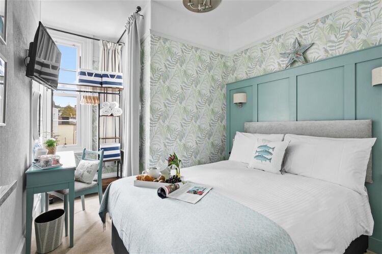Immaculate Victorian Boutique Guesthouse set on the English Riveria For Sale in Torquay Photo 6