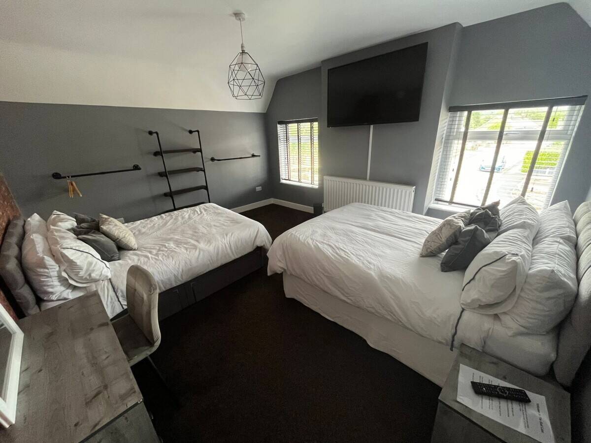 NOTTINGHAMSHIRE - FOUR BEDROOM, 100% WET-LED FREEHOUSE WITH CAR PARK
