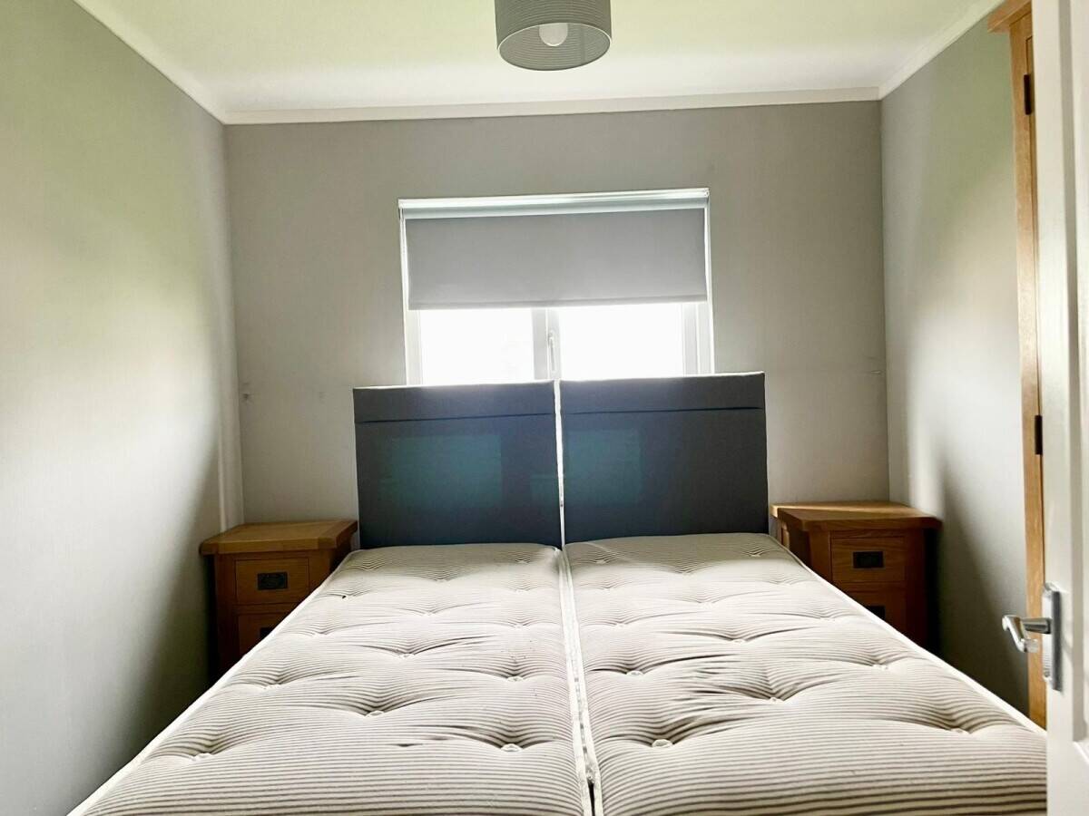 NOTTINGHAMSHIRE - THREE BEDROOM LUXURY LODGE WITH DRIVEWAY FOR 2 CARS