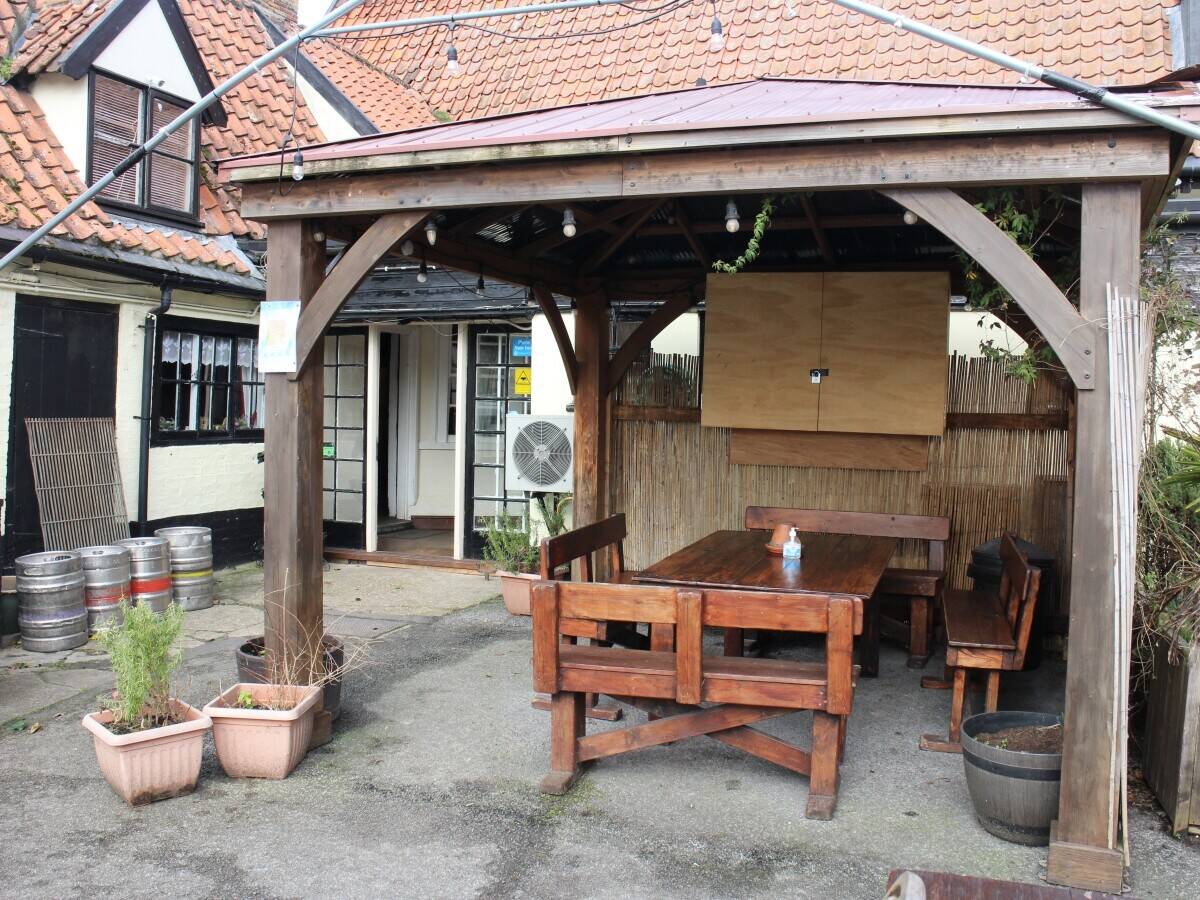 CAMBRIDGESHIRE - 16TH CENTURY COACHING INN WITH ADJOINING COTTAGE