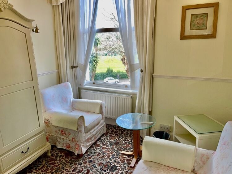Freehold 7 Bedroom Guest House Located In Torquay, Devon Photo 6